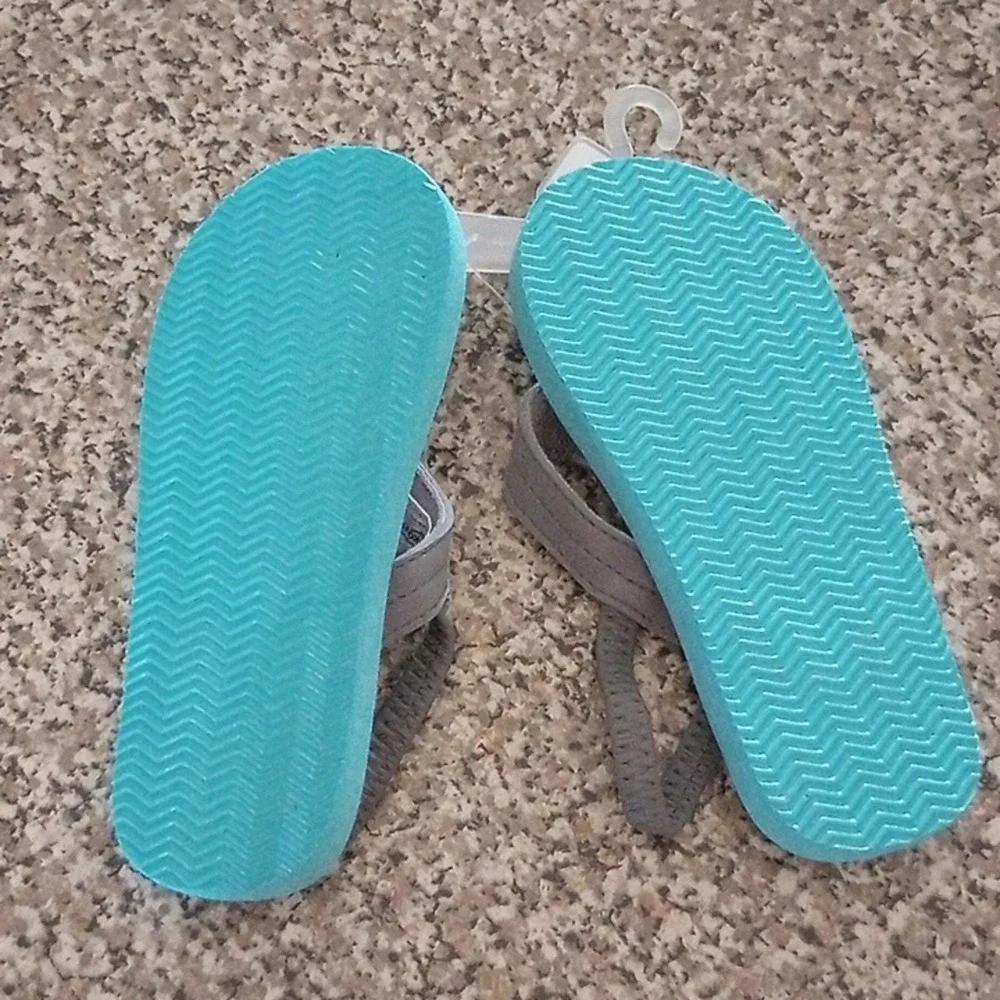 Oshkosh B'gosh‎ toddler size 9/10 flip flops new with tags